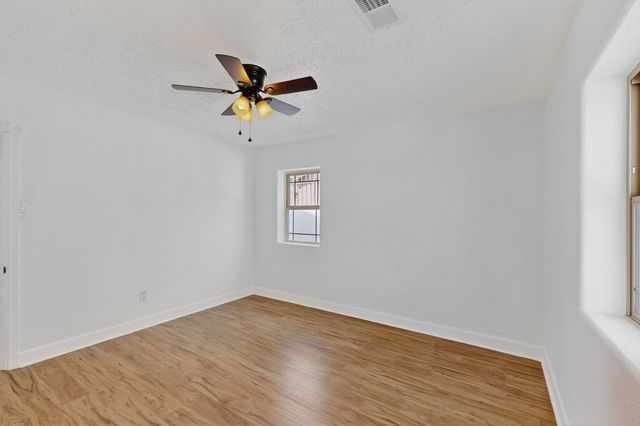 135 57TH Street SW, Albuquerque, NM 87121