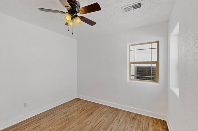 135 57TH Street SW, Albuquerque, NM 87121