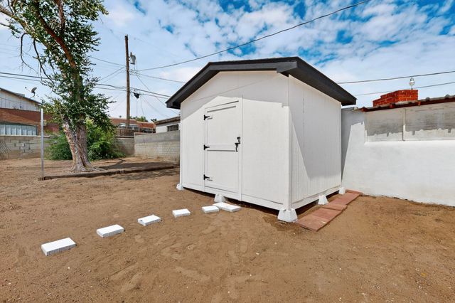 135 57TH Street SW, Albuquerque, NM 87121