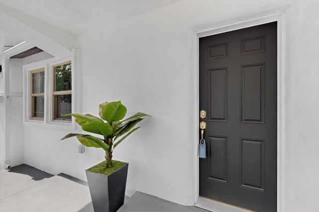 135 57TH Street SW, Albuquerque, NM 87121