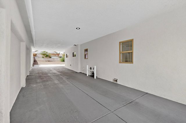 135 57TH Street SW, Albuquerque, NM 87121