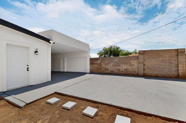 135 57TH Street SW, Albuquerque, NM 87121