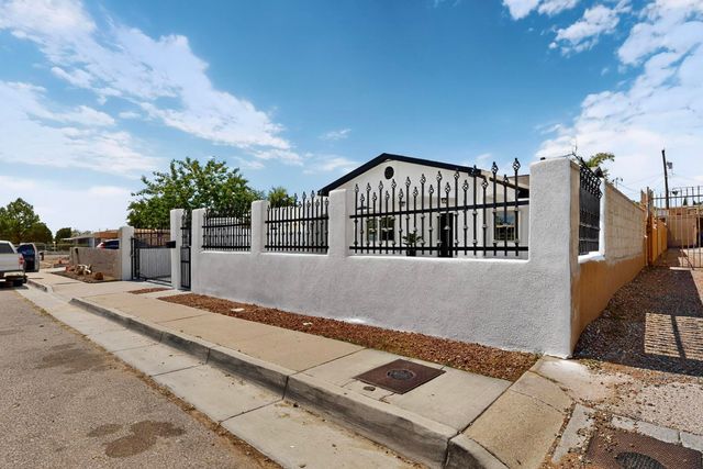 135 57TH Street SW, Albuquerque, NM 87121