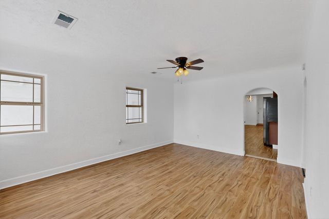 135 57TH Street SW, Albuquerque, NM 87121