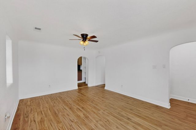 135 57TH Street SW, Albuquerque, NM 87121