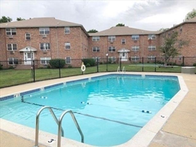 4 Colonial Village Drive 7, Arlington, MA 02474