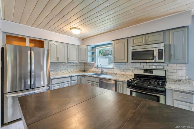 14 Seaside Avenue, Sound Beach, NY 11789