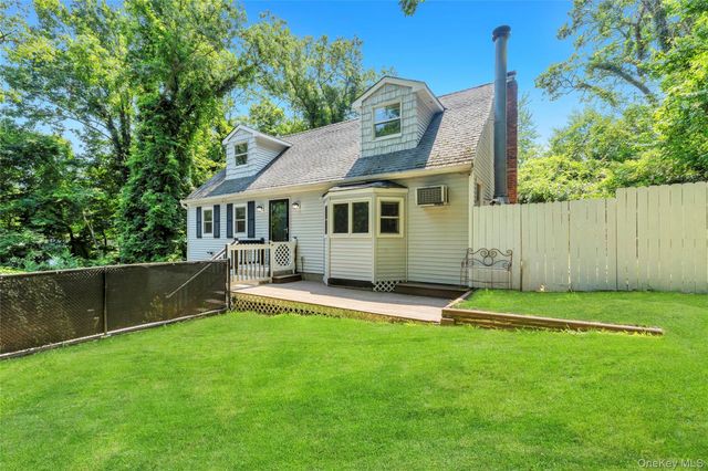 14 Seaside Avenue, Sound Beach, NY 11789
