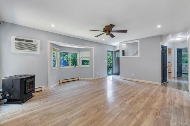 14 Seaside Avenue, Sound Beach, NY 11789