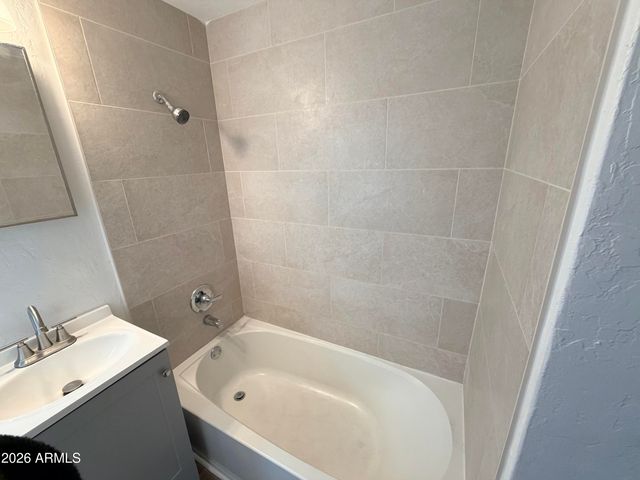 2419 E OAK Street, Phoenix, AZ 85008