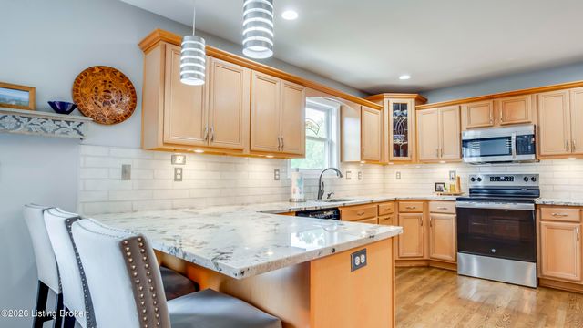 3807 Sumerlin Dr, Buckner, KY 40010