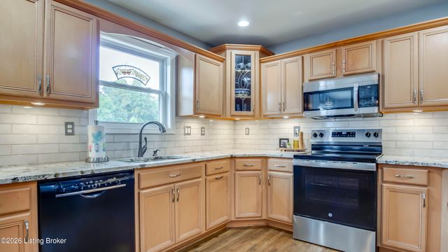 3807 Sumerlin Dr, Buckner, KY 40010