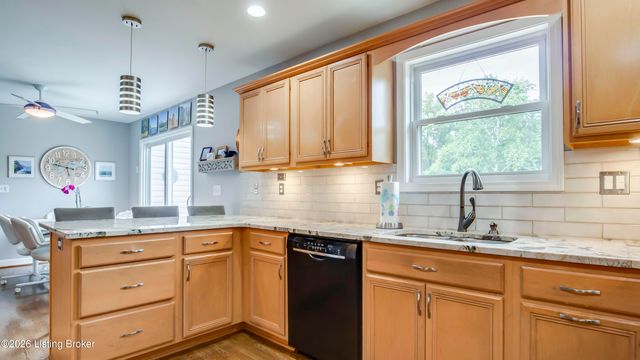 3807 Sumerlin Dr, Buckner, KY 40010