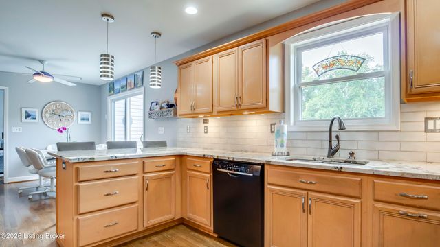 3807 Sumerlin Dr, Buckner, KY 40010