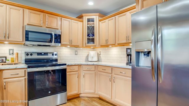 3807 Sumerlin Dr, Buckner, KY 40010