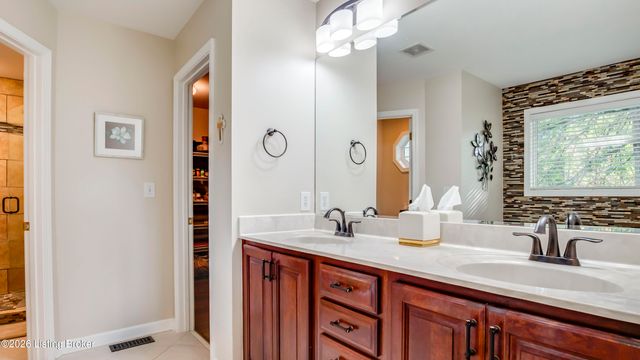 3807 Sumerlin Dr, Buckner, KY 40010