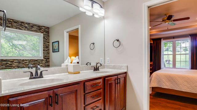 3807 Sumerlin Dr, Buckner, KY 40010