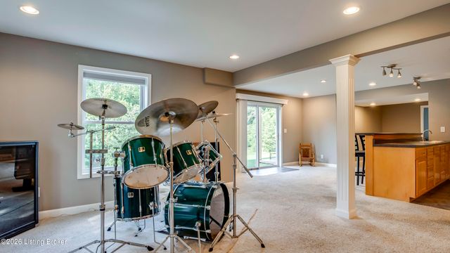 3807 Sumerlin Dr, Buckner, KY 40010