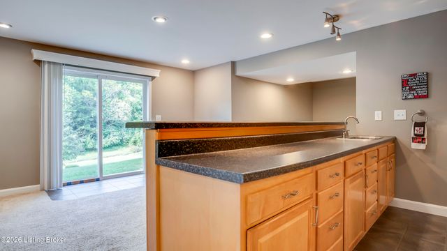 3807 Sumerlin Dr, Buckner, KY 40010