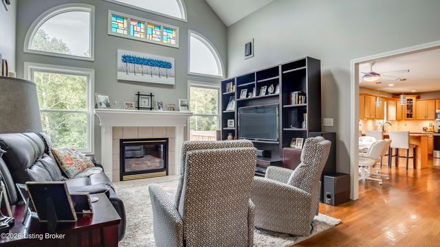 3807 Sumerlin Dr, Buckner, KY 40010