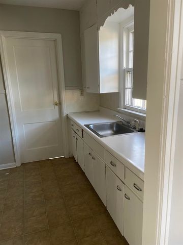 4920 E Elm St, Wichita, KS 67208