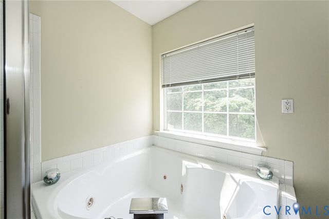 811 Kiefer Field Ct, Glen Allen, VA 23059