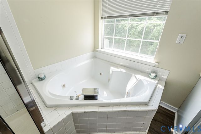 811 Kiefer Field Ct, Glen Allen, VA 23059