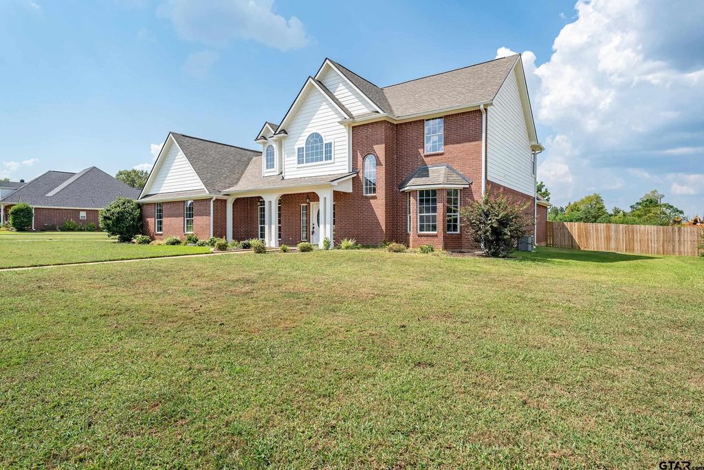 100 Thames Dr, Bullard, TX 75757