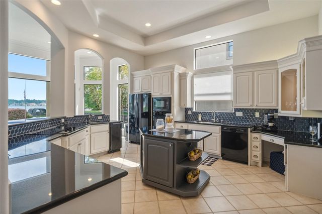 18706 Grand Harbor Point, Montgomery, TX 77356