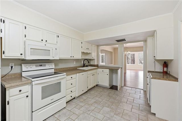 6500 Gaines Ferry Road i-4, Flowery Branch, GA 30542