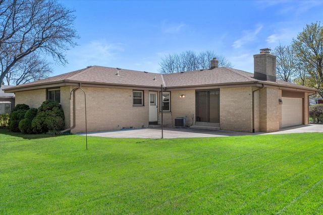 7002 Lindner DRIVE, Franklin, WI 53132