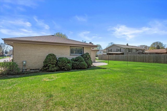 7002 Lindner DRIVE, Franklin, WI 53132