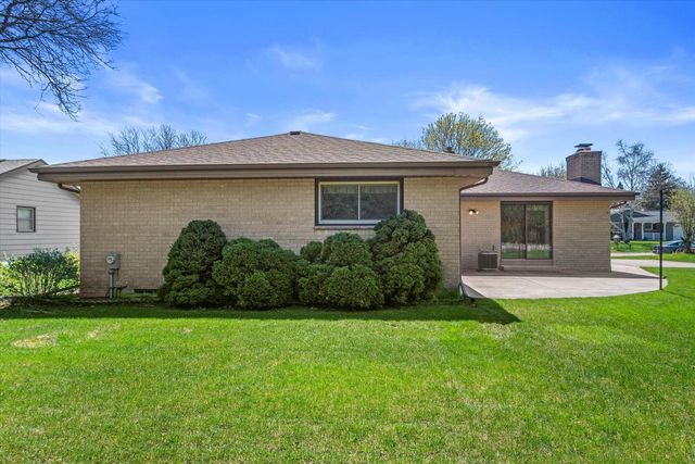 7002 Lindner DRIVE, Franklin, WI 53132