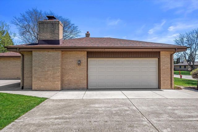 7002 Lindner DRIVE, Franklin, WI 53132