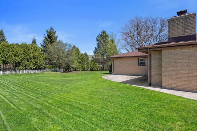 7002 Lindner DRIVE, Franklin, WI 53132