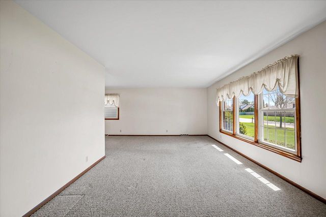 7002 Lindner DRIVE, Franklin, WI 53132