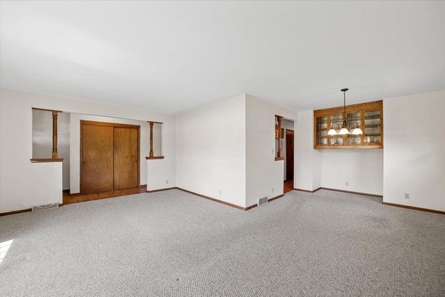 7002 Lindner DRIVE, Franklin, WI 53132