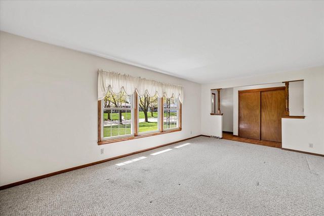 7002 Lindner DRIVE, Franklin, WI 53132