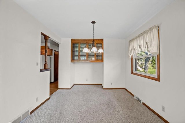 7002 Lindner DRIVE, Franklin, WI 53132
