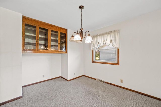 7002 Lindner DRIVE, Franklin, WI 53132