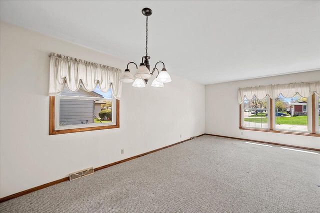 7002 Lindner DRIVE, Franklin, WI 53132