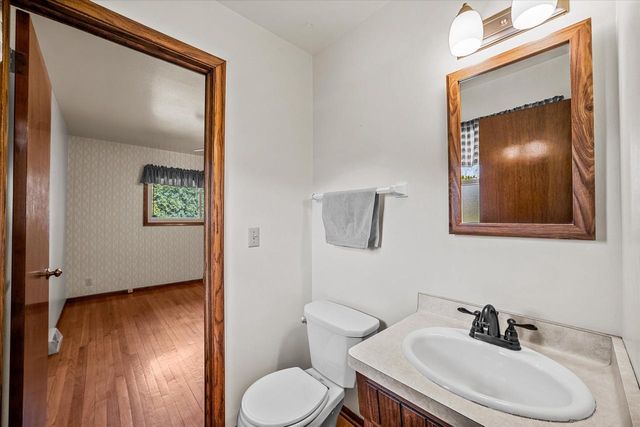 7002 Lindner DRIVE, Franklin, WI 53132