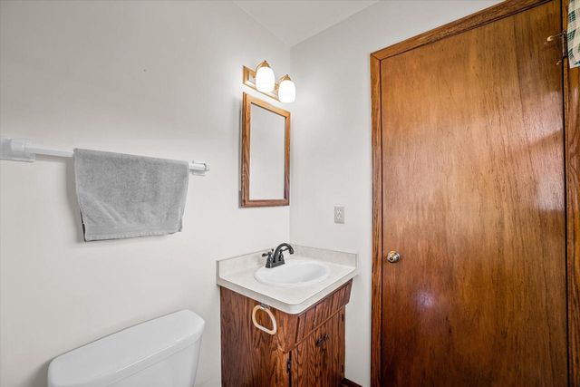 7002 Lindner DRIVE, Franklin, WI 53132