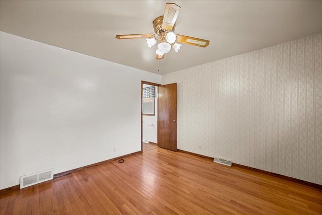 7002 Lindner DRIVE, Franklin, WI 53132
