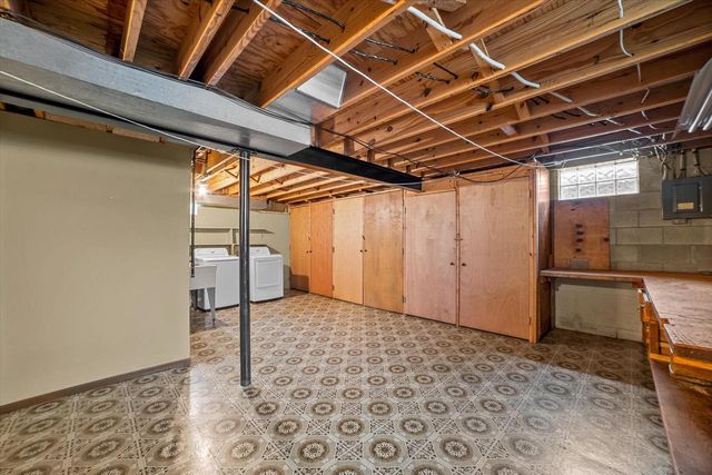 7002 Lindner DRIVE, Franklin, WI 53132