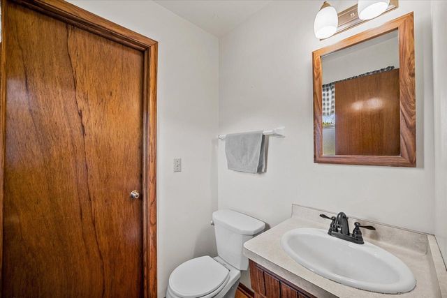 7002 Lindner DRIVE, Franklin, WI 53132