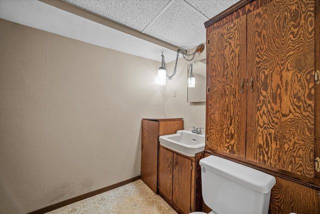 7002 Lindner DRIVE, Franklin, WI 53132