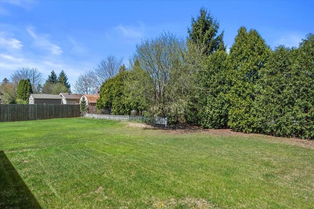 7002 Lindner DRIVE, Franklin, WI 53132