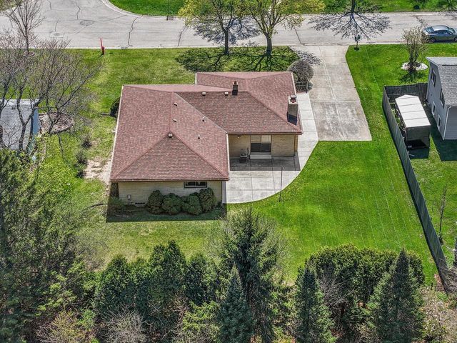 7002 Lindner DRIVE, Franklin, WI 53132