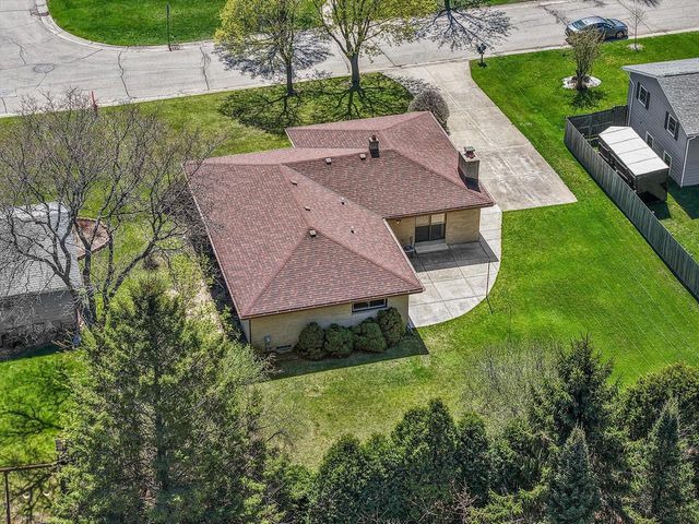7002 Lindner DRIVE, Franklin, WI 53132
